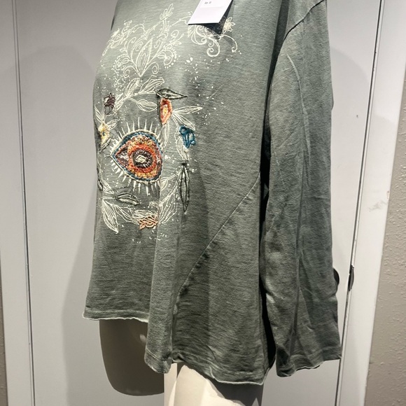 embossed boho top by kyla seo - Picture 4 of 11